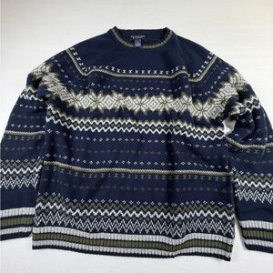 Roundtree & Yorke Navy and Cream Patterned Crewneck Sweater